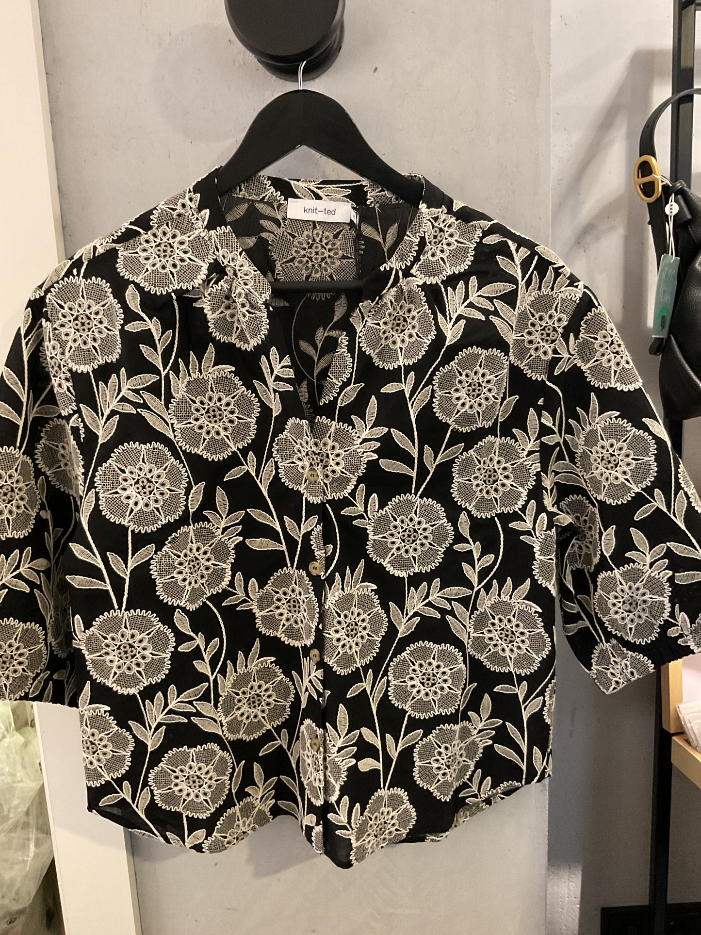 Knit-ted Penny Bluse Beige/Schwarz