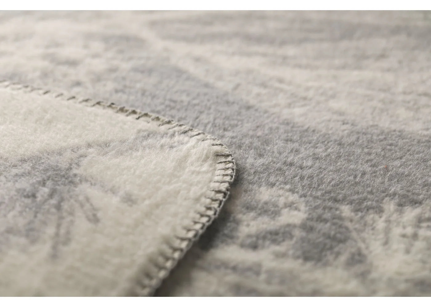 David Fussenegger Savona Decke „Tannenzweige“