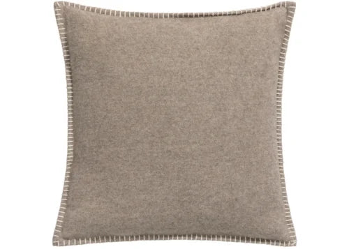 David Fussenegger Kissenhülle + Kissenfüllung Sylt Schlamm 50x50